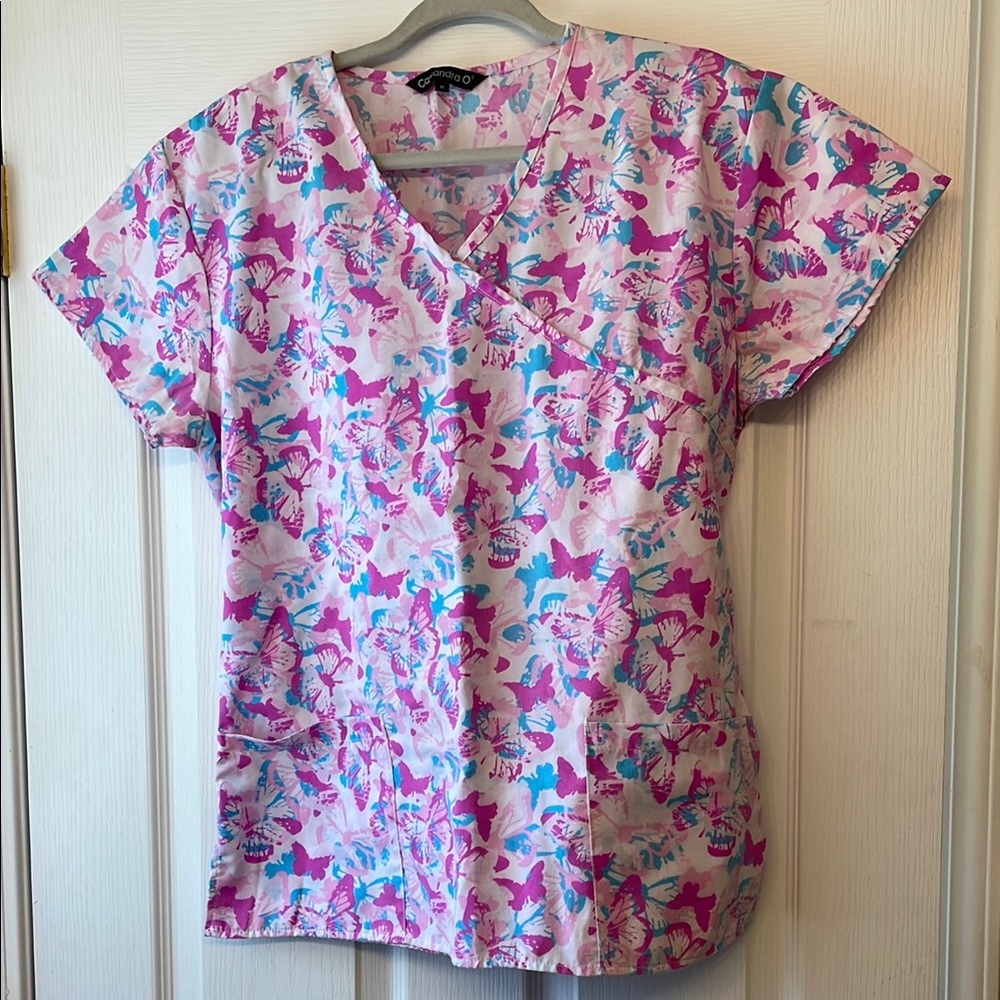 💚 Vibrant Pink and Purple Scrub Top 💚